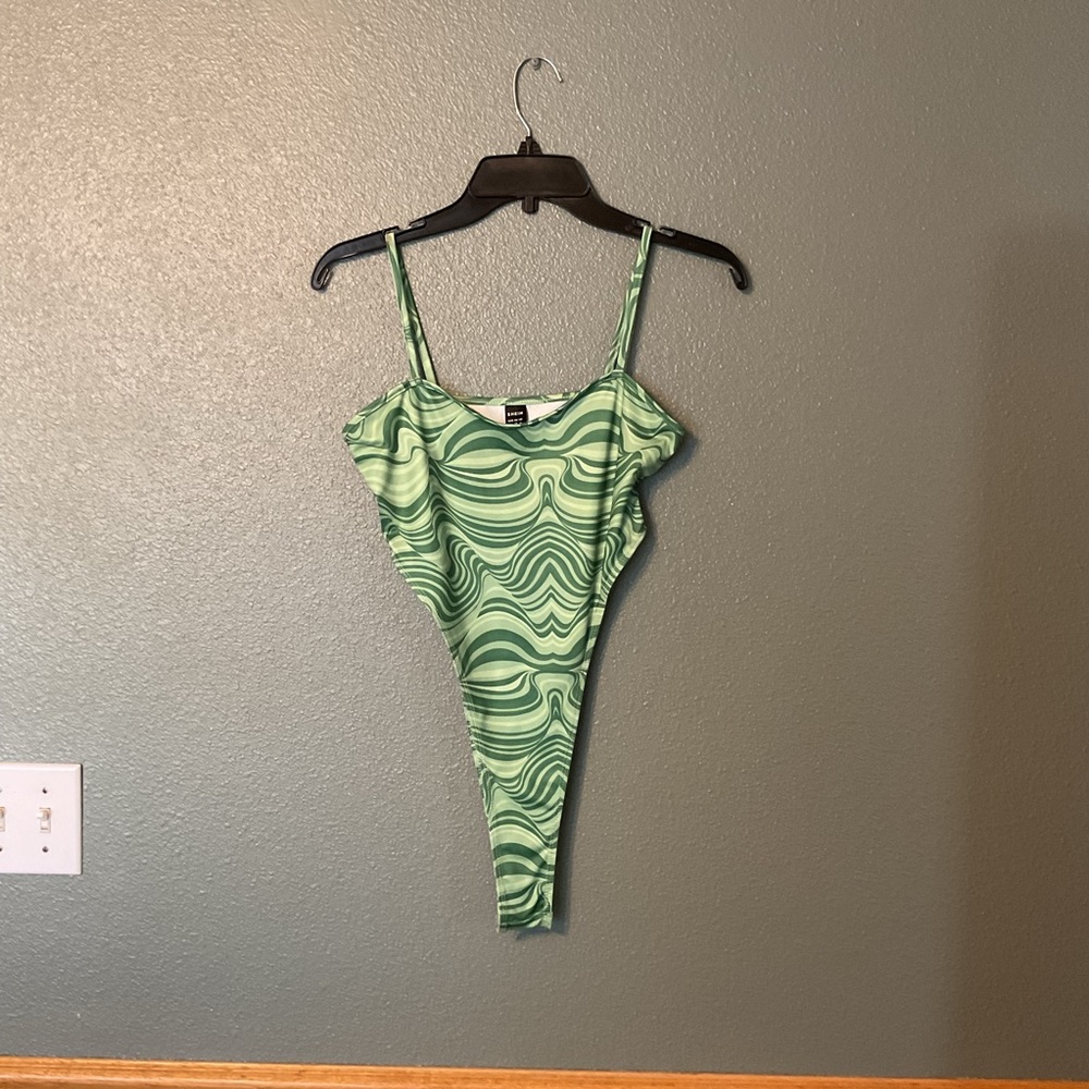 SHEIN Green Bodysuit with Sweetheart Neckline